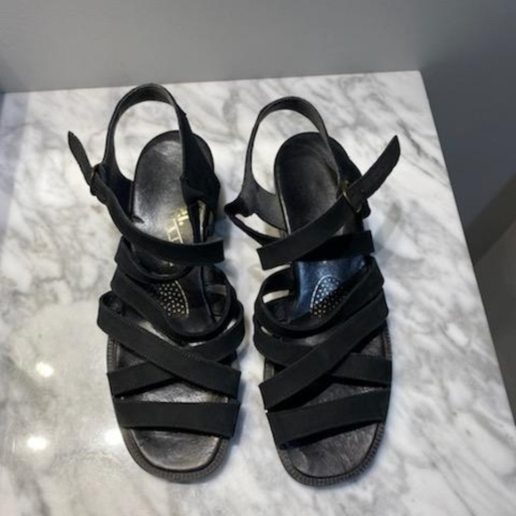 Sandals - Picture 1 of 5